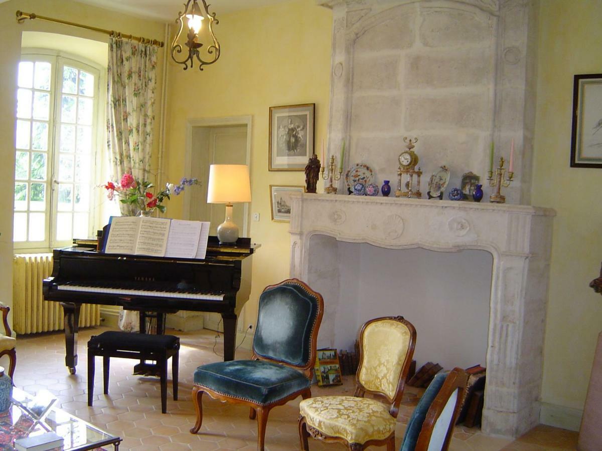 Chateau La Gentilhommiere Du Puits Notre-Dame 30 Rue De L'Eglise 24110 Saint Leon Sur L'Isle Екстер'єр фото