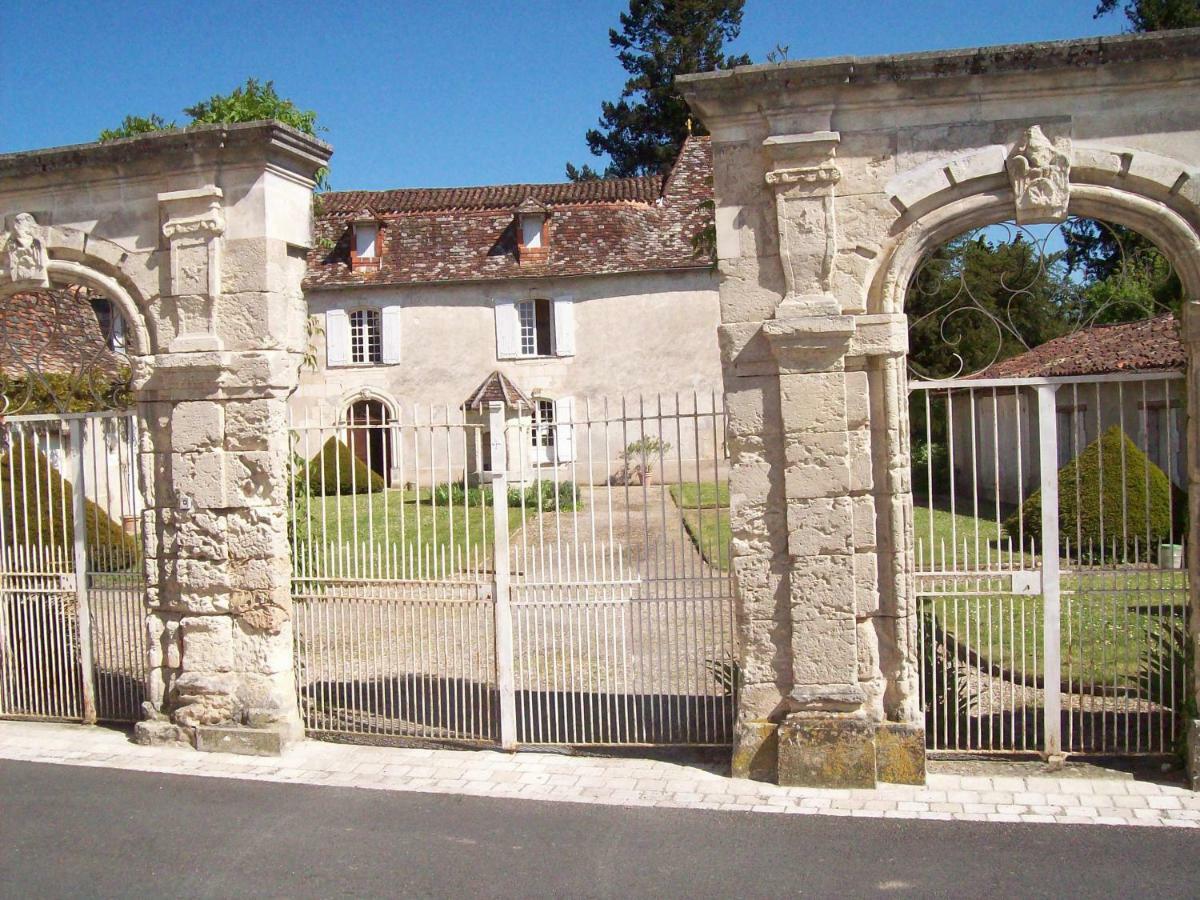 Chateau La Gentilhommiere Du Puits Notre-Dame 30 Rue De L'Eglise 24110 Saint Leon Sur L'Isle Екстер'єр фото