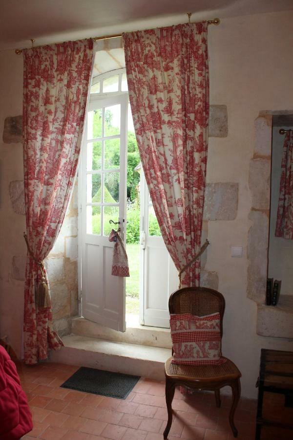 Chateau La Gentilhommiere Du Puits Notre-Dame 30 Rue De L'Eglise 24110 Saint Leon Sur L'Isle Екстер'єр фото