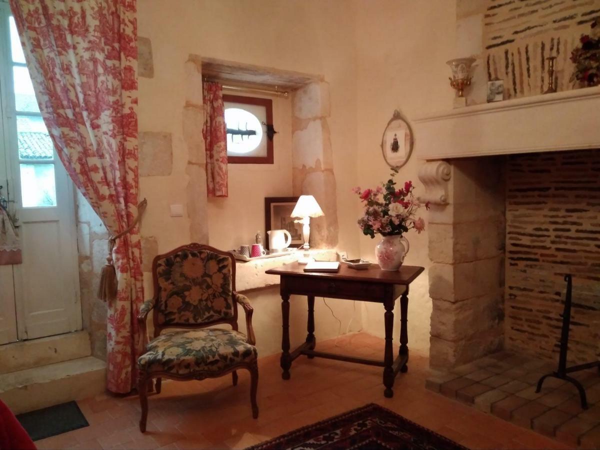Chateau La Gentilhommiere Du Puits Notre-Dame 30 Rue De L'Eglise 24110 Saint Leon Sur L'Isle Екстер'єр фото
