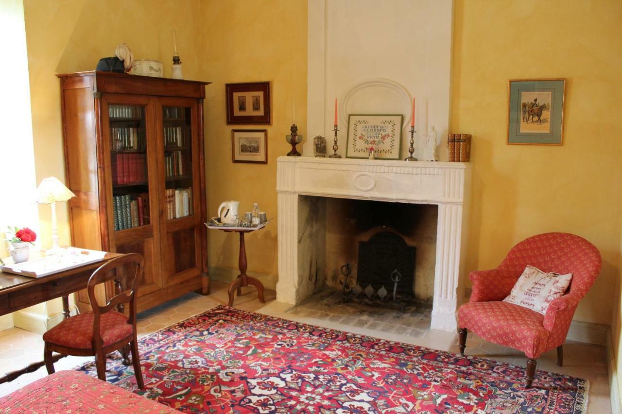 Chateau La Gentilhommiere Du Puits Notre-Dame 30 Rue De L'Eglise 24110 Saint Leon Sur L'Isle Екстер'єр фото