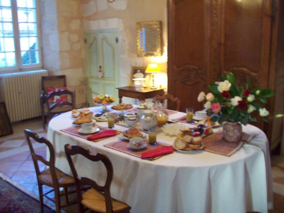 Chateau La Gentilhommiere Du Puits Notre-Dame 30 Rue De L'Eglise 24110 Saint Leon Sur L'Isle Екстер'єр фото